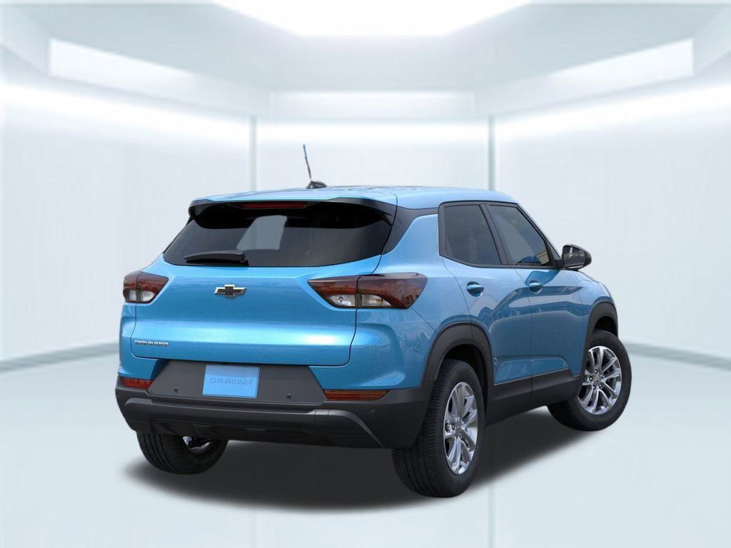 2025 Chevrolet Trailblazer LS photo 3