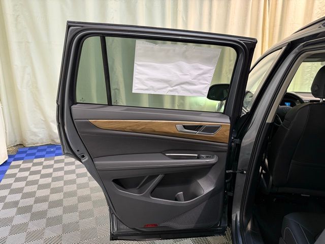 2025 Volkswagen Atlas SE photo 25