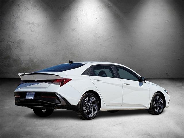 2025 Hyundai Elantra SEL Sport photo 5