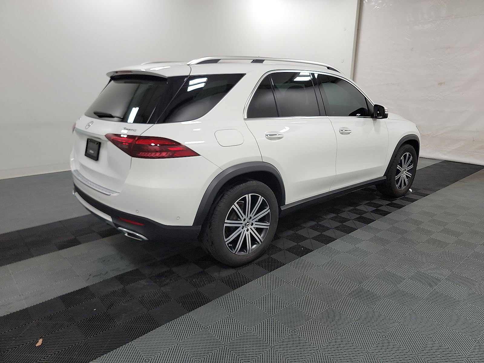 2024 Mercedes Benz GLE 350 4MATIC photo 4
