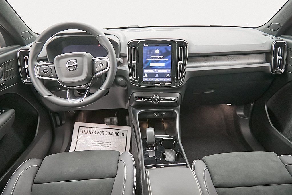 2023 VOLVO C40 - Image 22