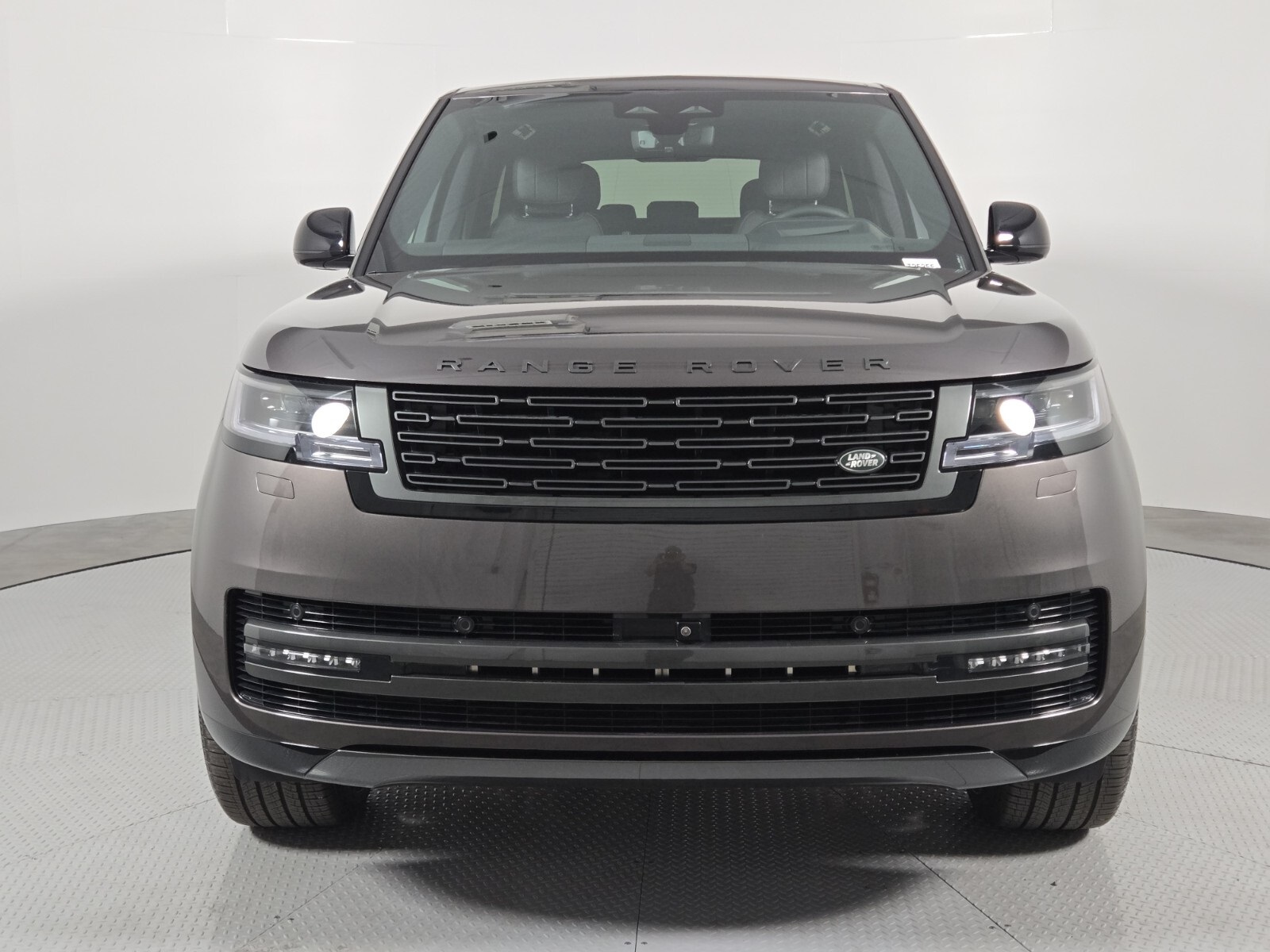 2025 Land Rover Range Rover SE photo 2
