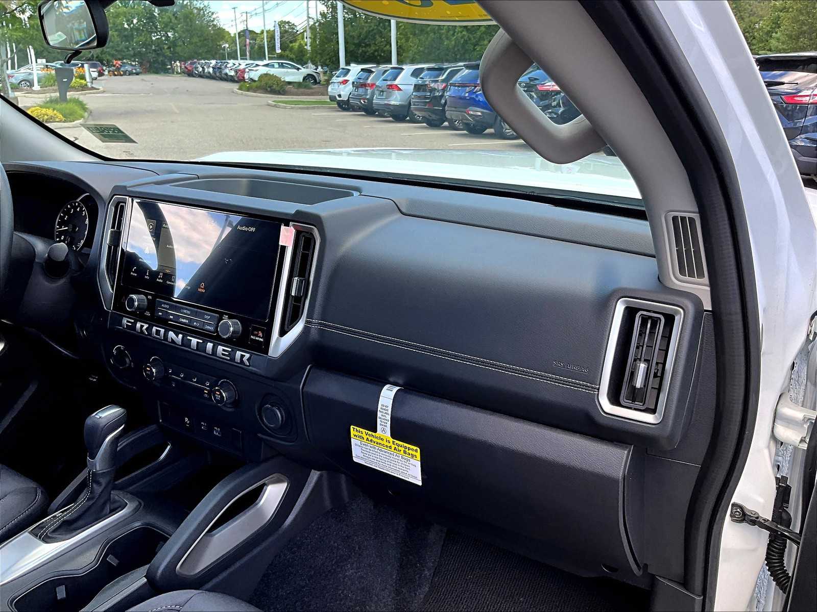 2025 Nissan Frontier SV photo 13