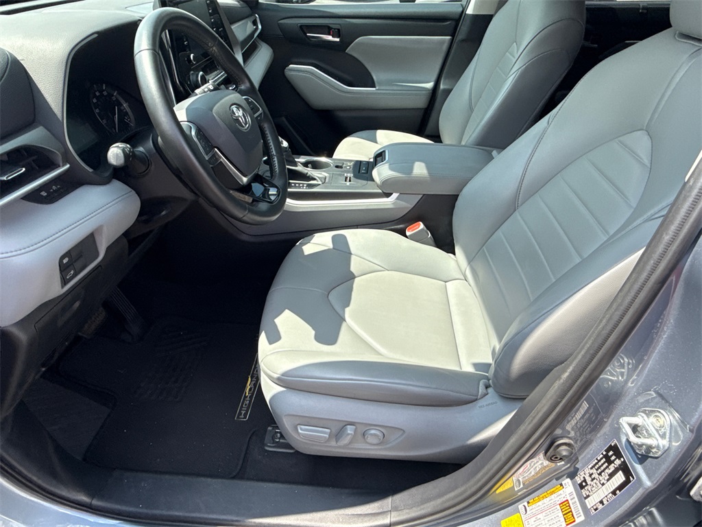 2021 Toyota Highlander XLE photo 9