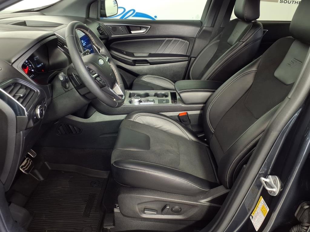 2023 Ford Edge ST photo 3