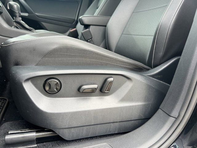 2021 Volkswagen Tiguan SEL photo 2