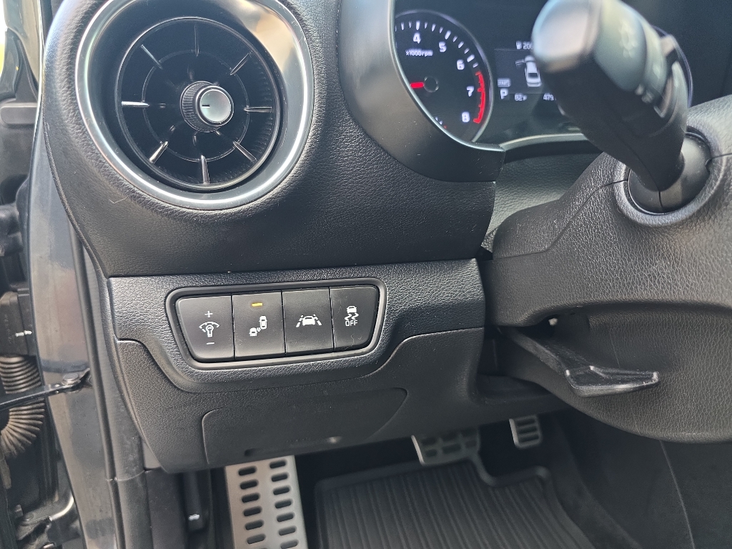 2021 Kia Forte GT-Line photo 15