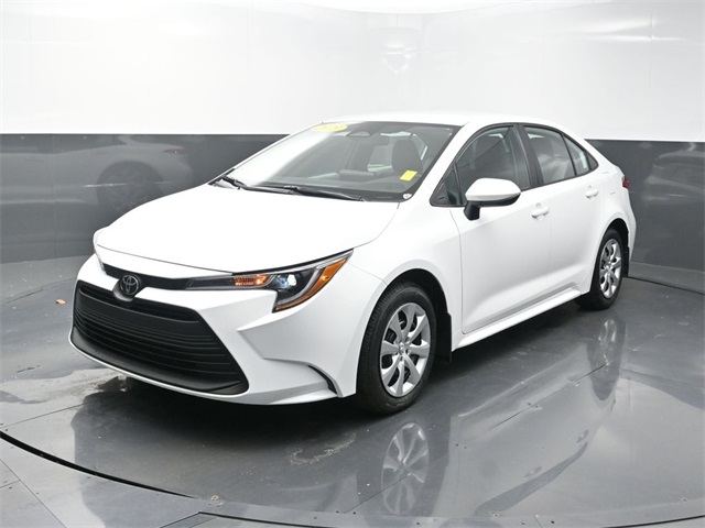 2025 Toyota Corolla LE's photo