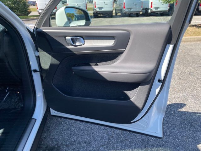 2022 Volvo XC40 T5 Inscription photo 29