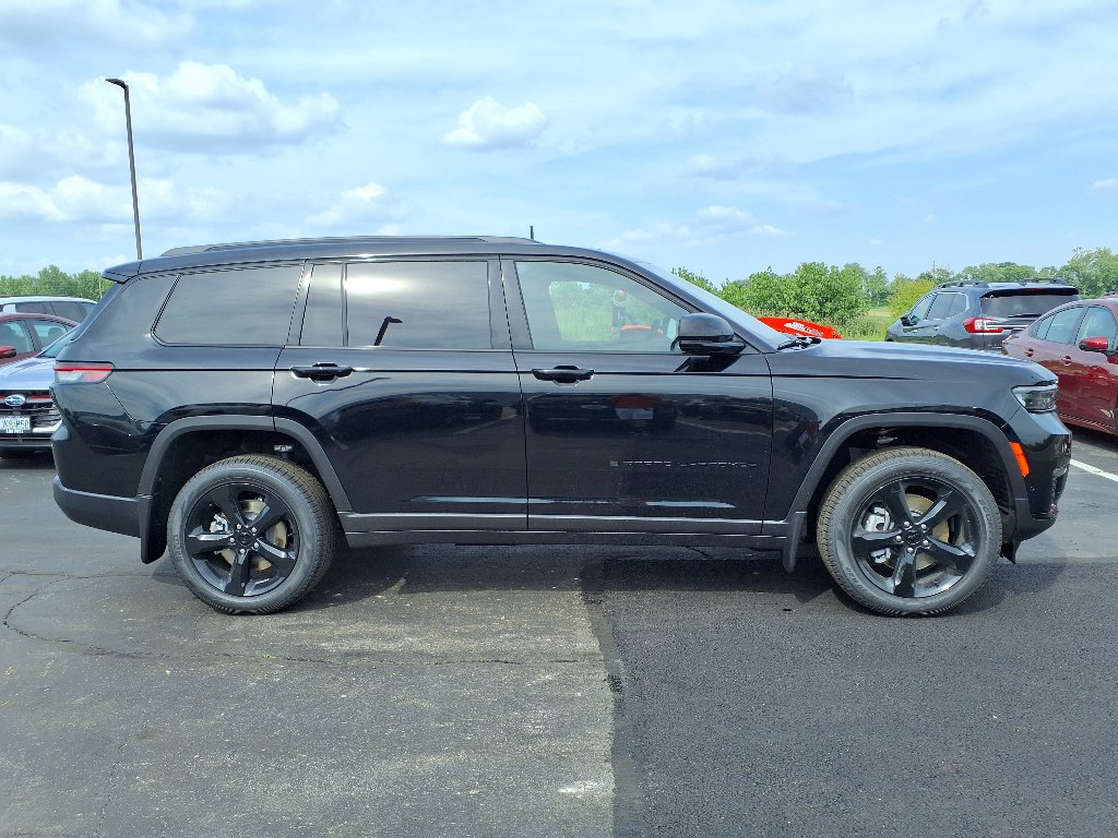 2025 Jeep Grand Cherokee Limited photo 18