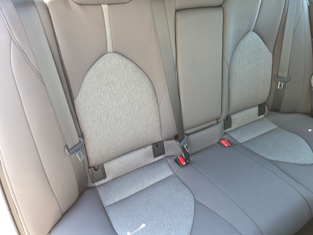 2023 Toyota Camry Hybrid LE photo 17