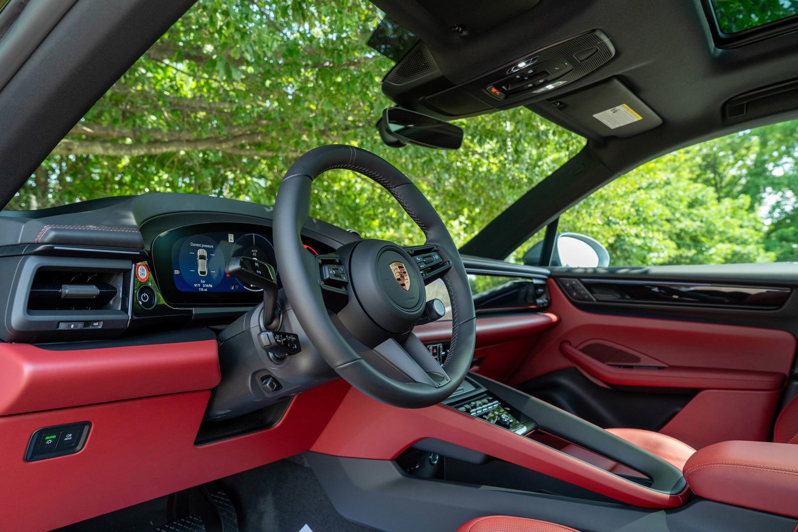 2025 Porsche Macan Electric 4 photo 4