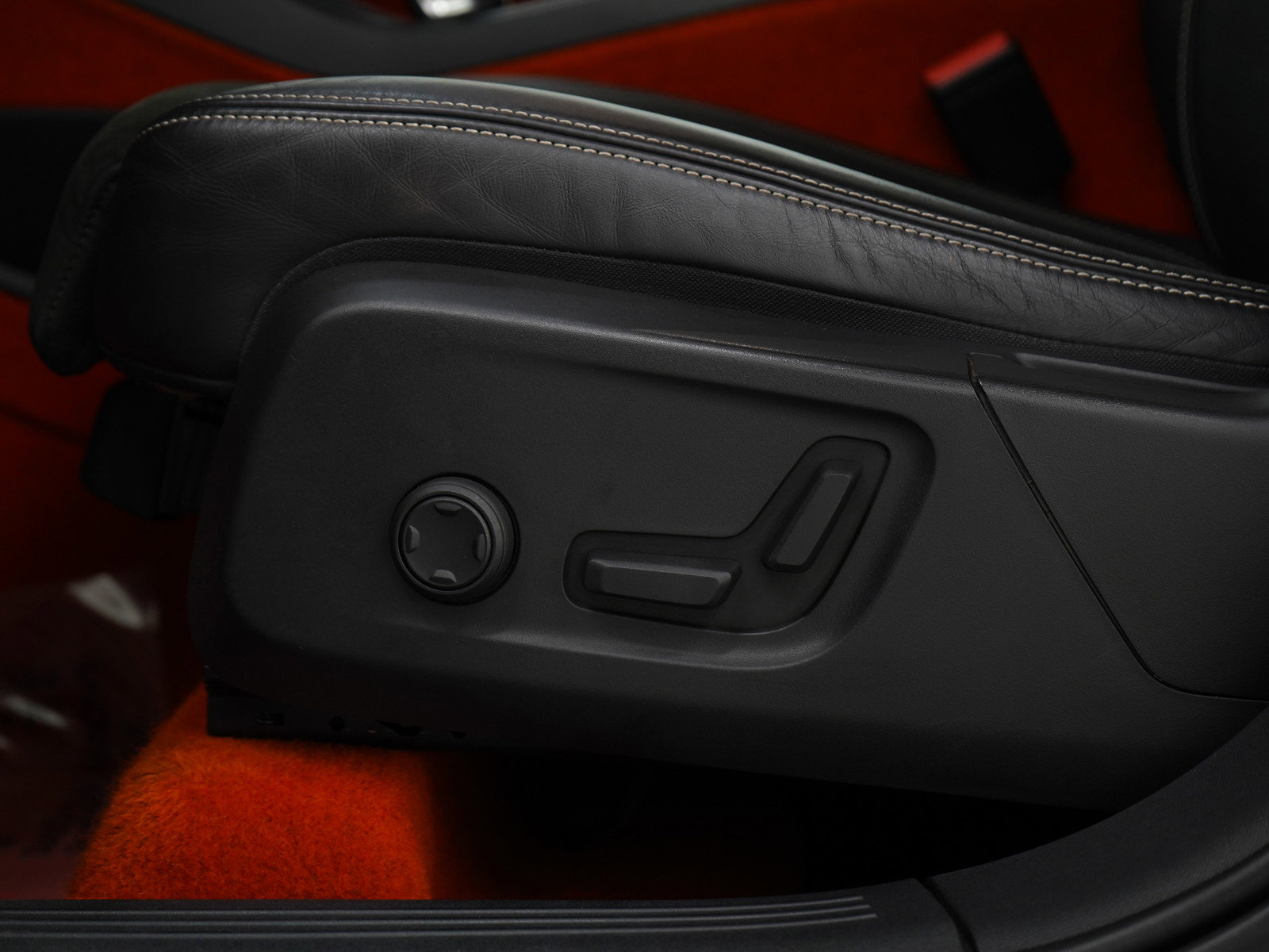 2019 Volvo XC40 R-Design photo 19
