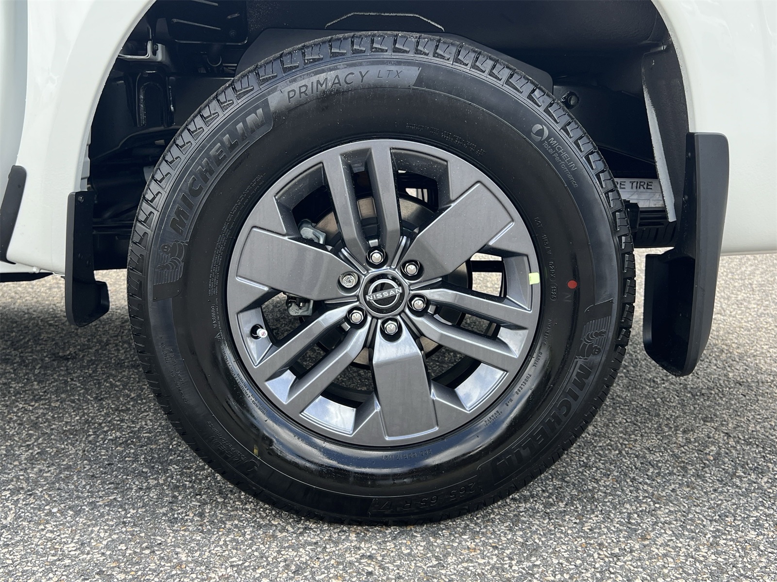 2025 Nissan Frontier SV photo 31