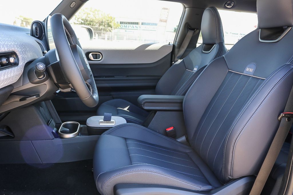 2025 Mini Cooper 2 Door Hardtop Signature photo 17