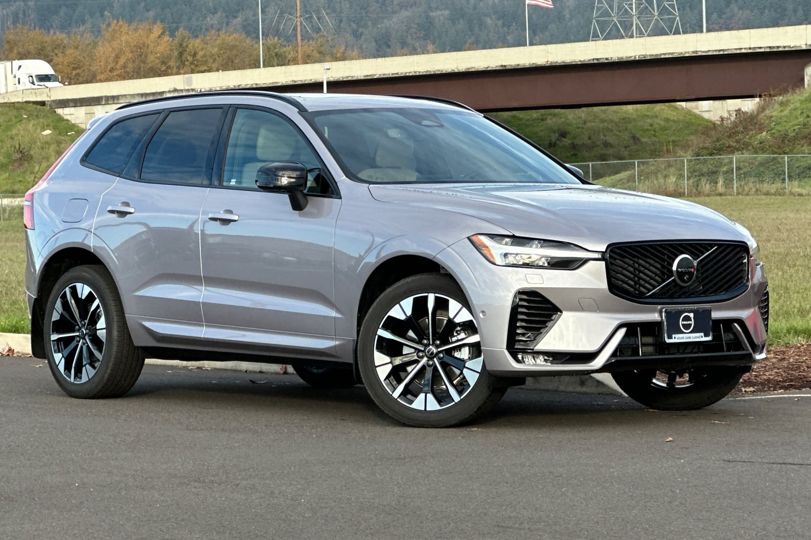 2026 Volvo XC60 Plus's photo