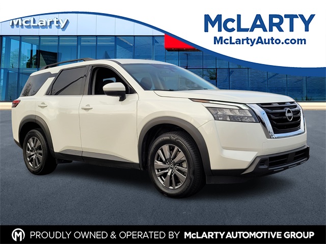 2024 Nissan Pathfinder SV's photo