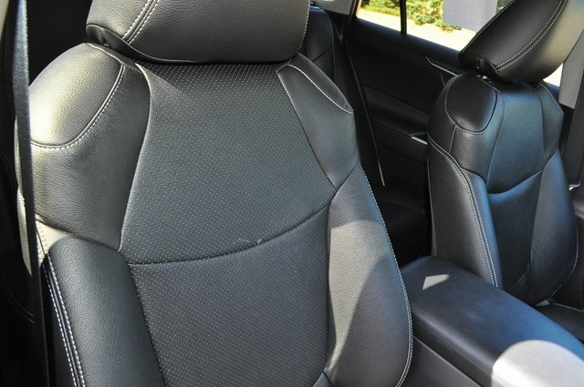 2020 Toyota RAV4 LE photo 21
