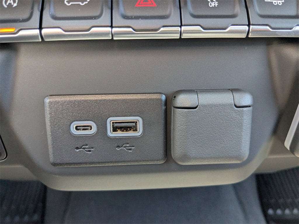 2025 Chevrolet Silverado 1500 Custom photo 13
