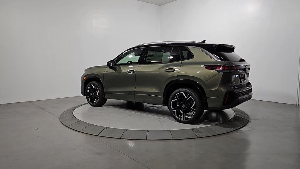 2026 Volkswagen Tiguan SEL R-Line photo 3