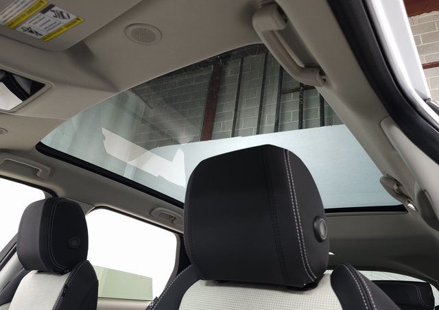 2025 Land Rover Discovery Sport S photo 12