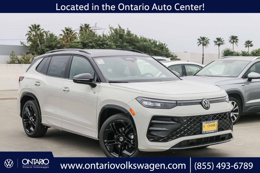 2026 Volkswagen Tiguan SE R-LINE BLACK's photo