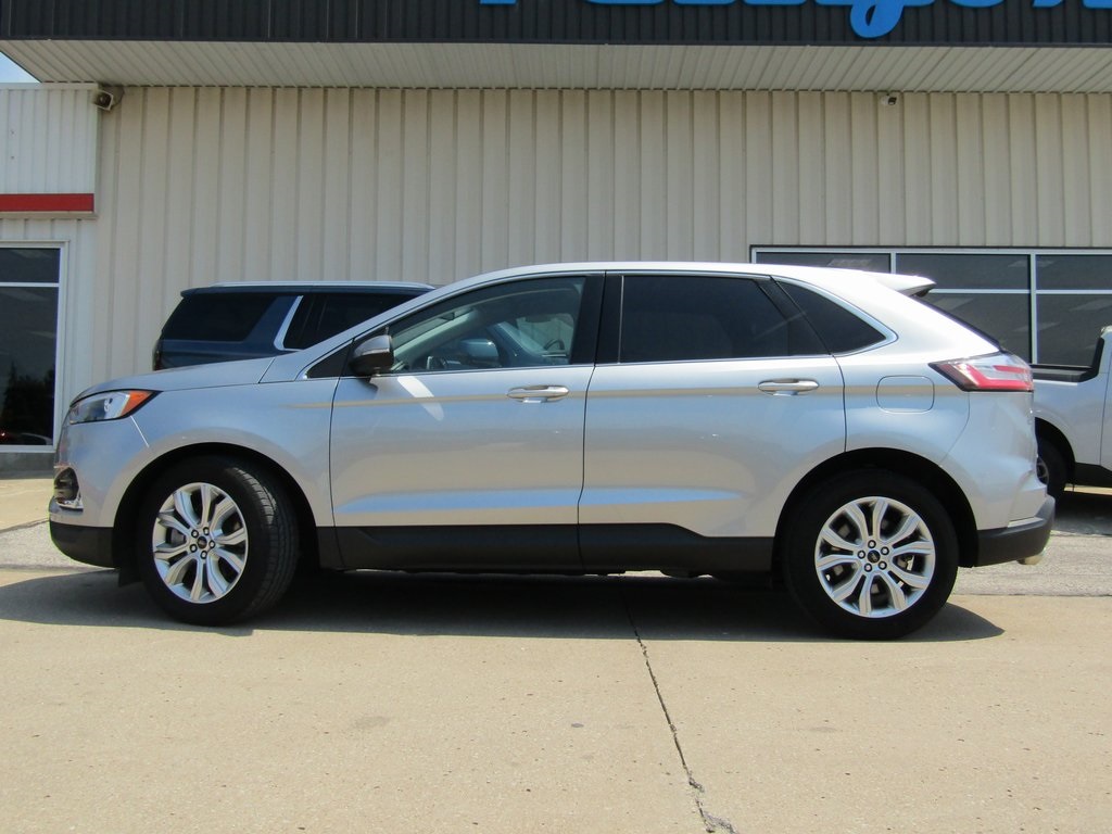 2024 Ford Edge Titanium photo 8