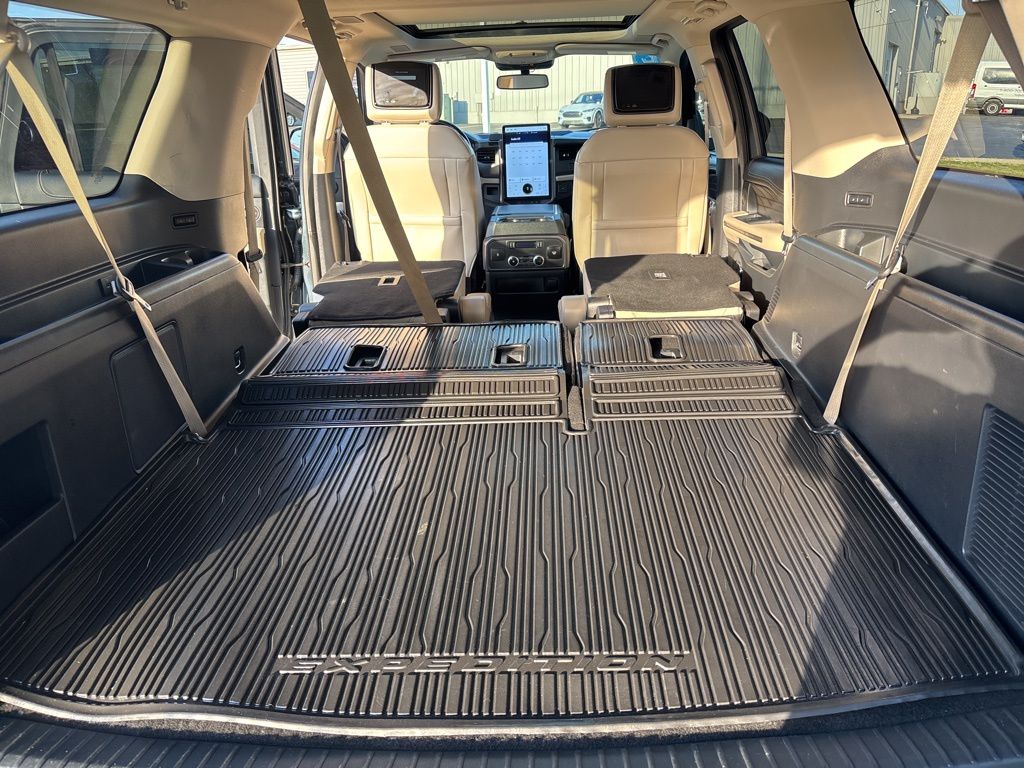 2022 Ford Expedition MAX Platinum photo 29