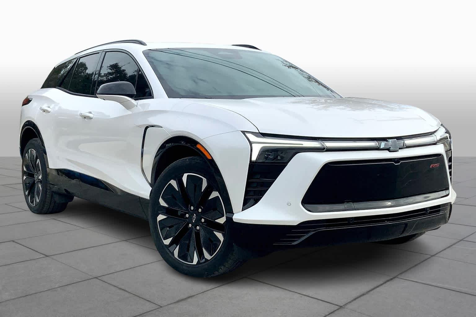 2025 Chevrolet Blazer RS photo 2