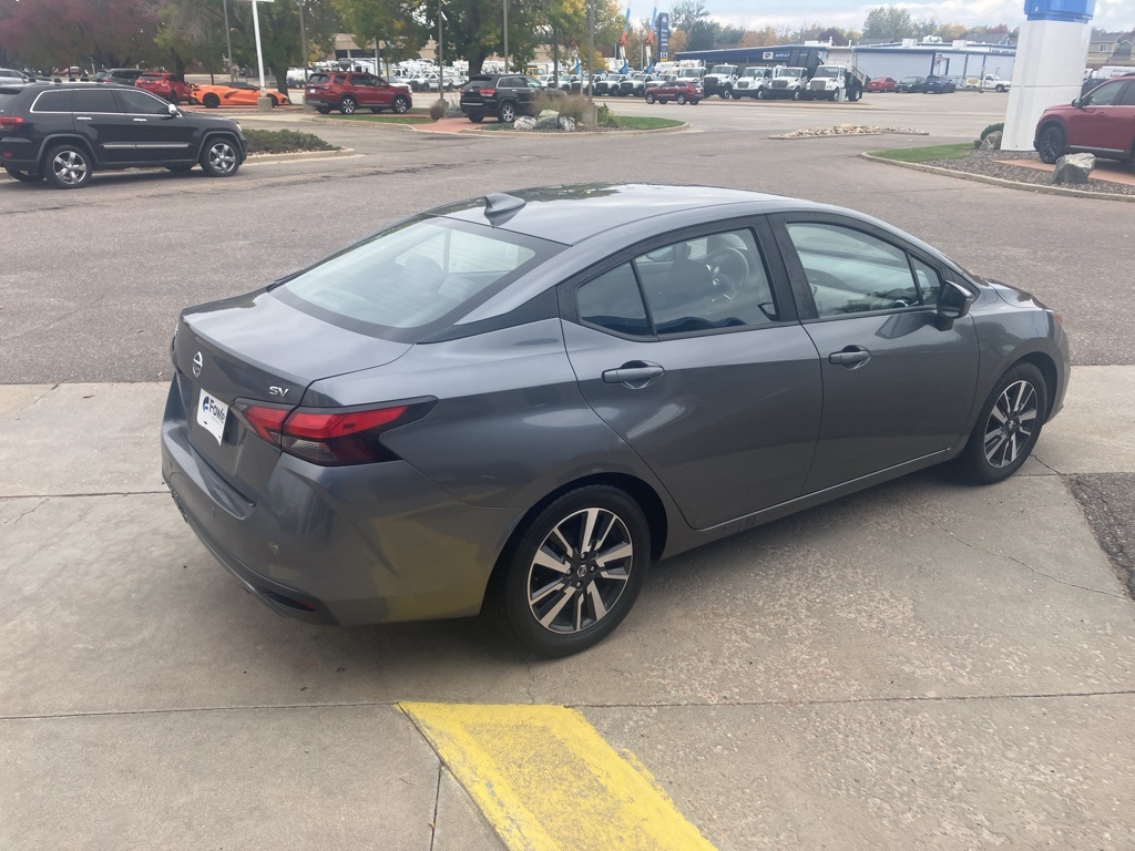 2021 Nissan Versa SV photo 4