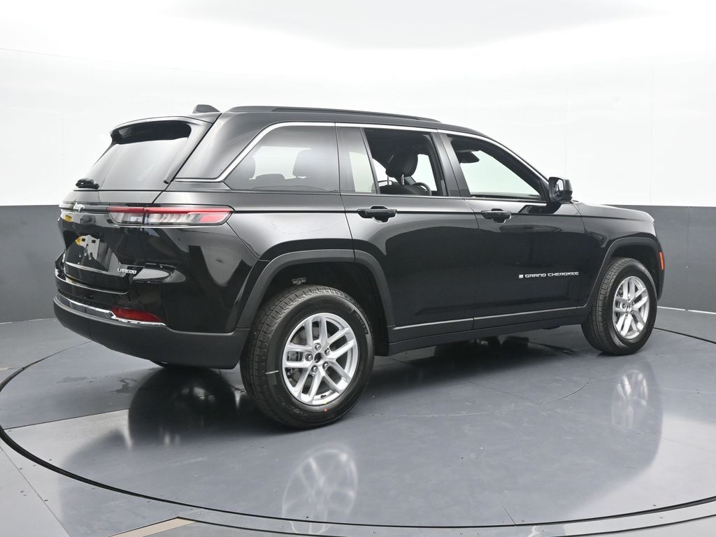 2025 Jeep Grand Cherokee Laredo X photo 2