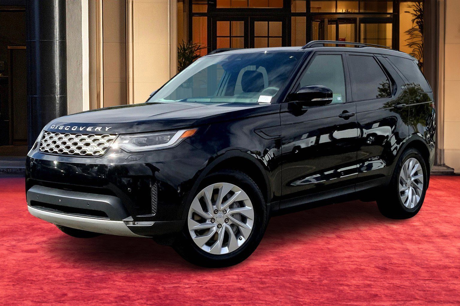 2025 Land Rover Discovery S's photo