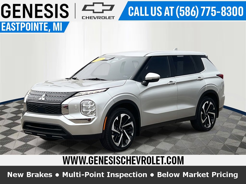 2022 Mitsubishi Outlander ES's photo