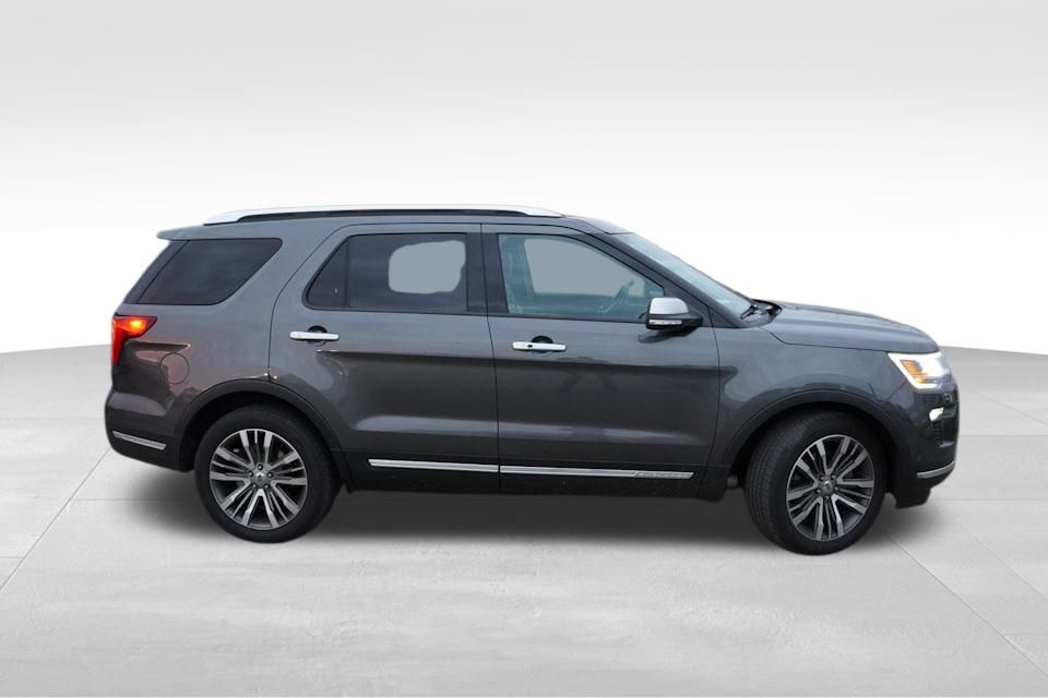 2018 Ford Explorer Platinum photo 2