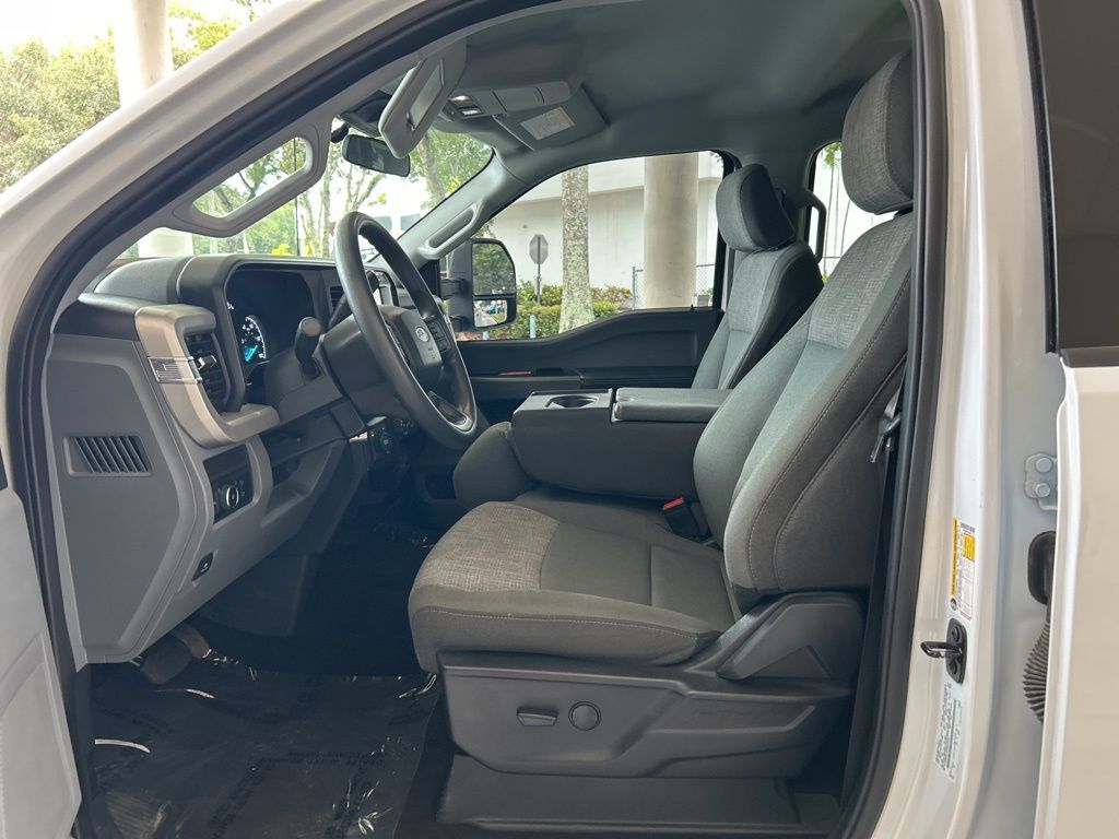 2024 Ford F-350 XLT photo 4