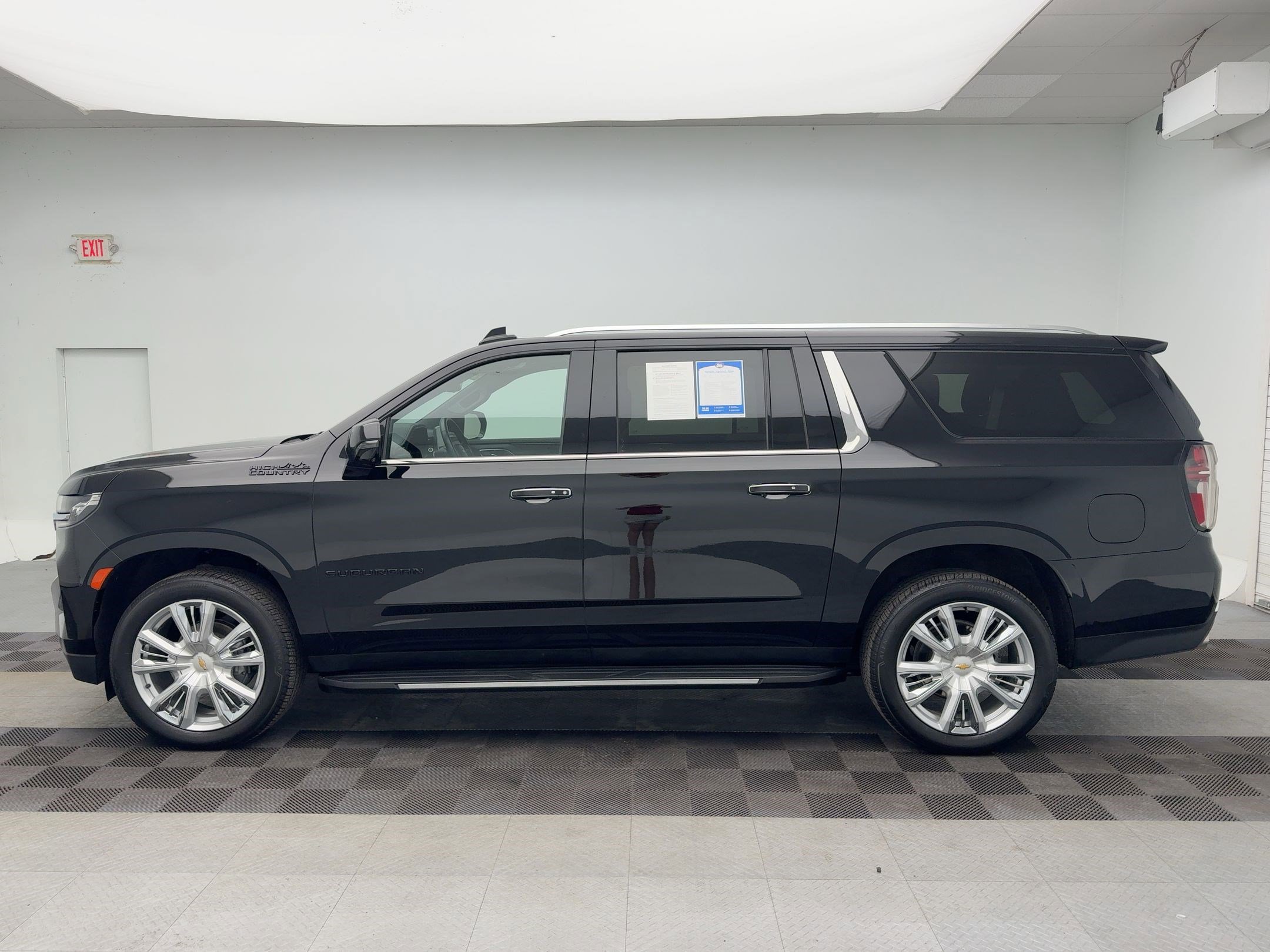 2024 Chevrolet Suburban High Country photo 2