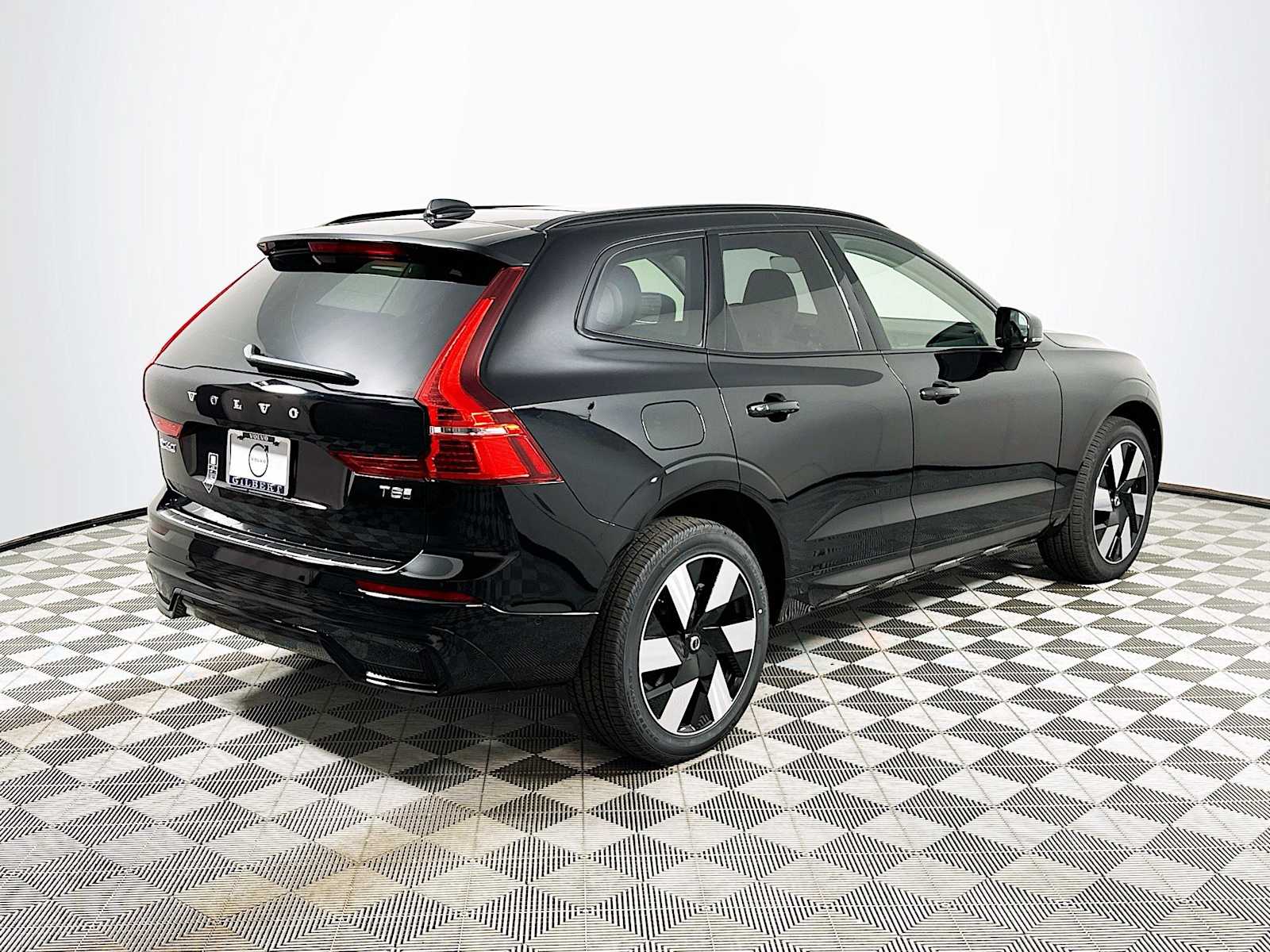 2025 Volvo XC60 T8 Plus photo 6