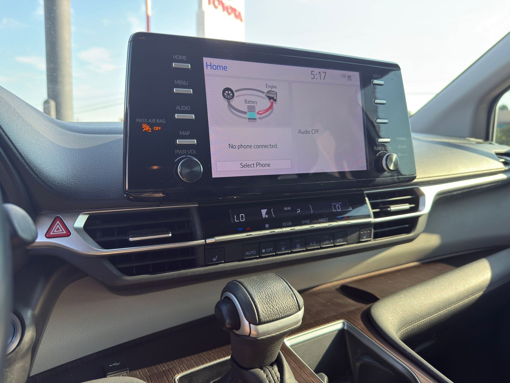 2022 Toyota Sienna XLE photo 23