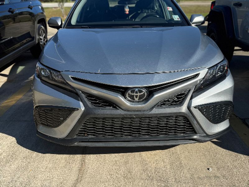 2021 Toyota Camry SE photo 2