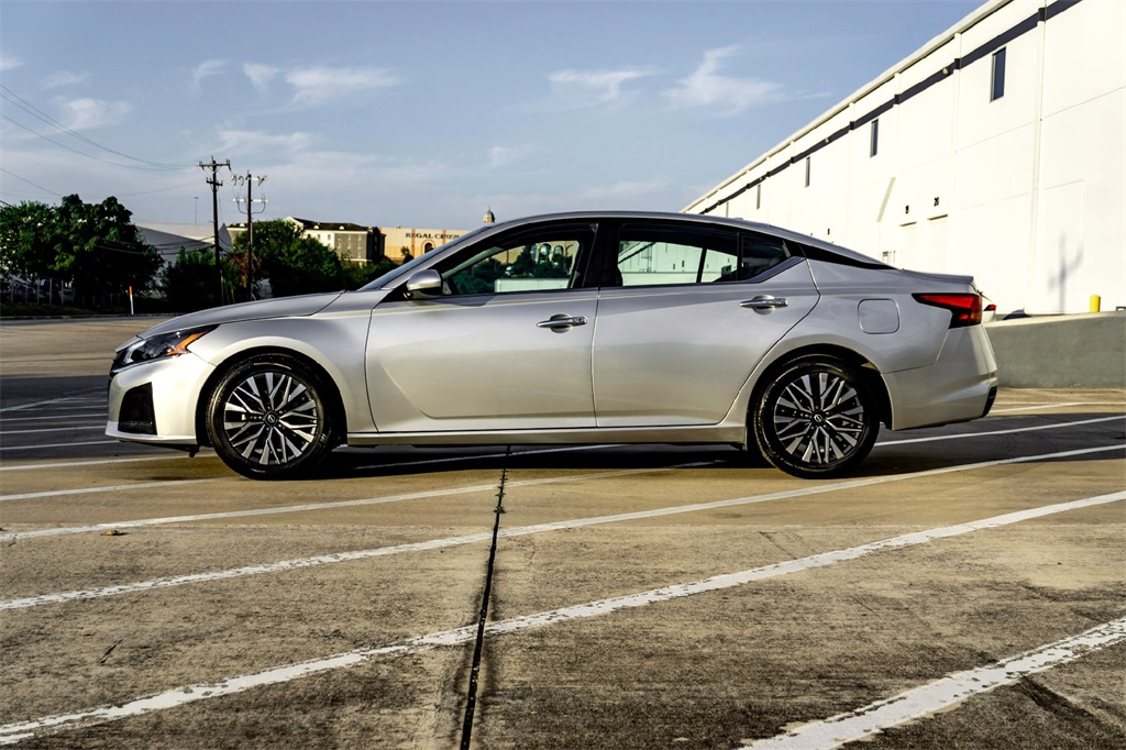 2023 Nissan Altima 2.5 SV photo 8