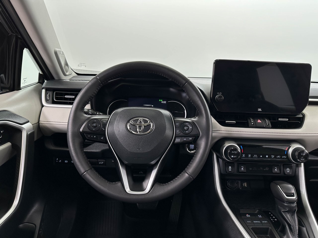 2023 Toyota RAV4 XLE Premium photo 4