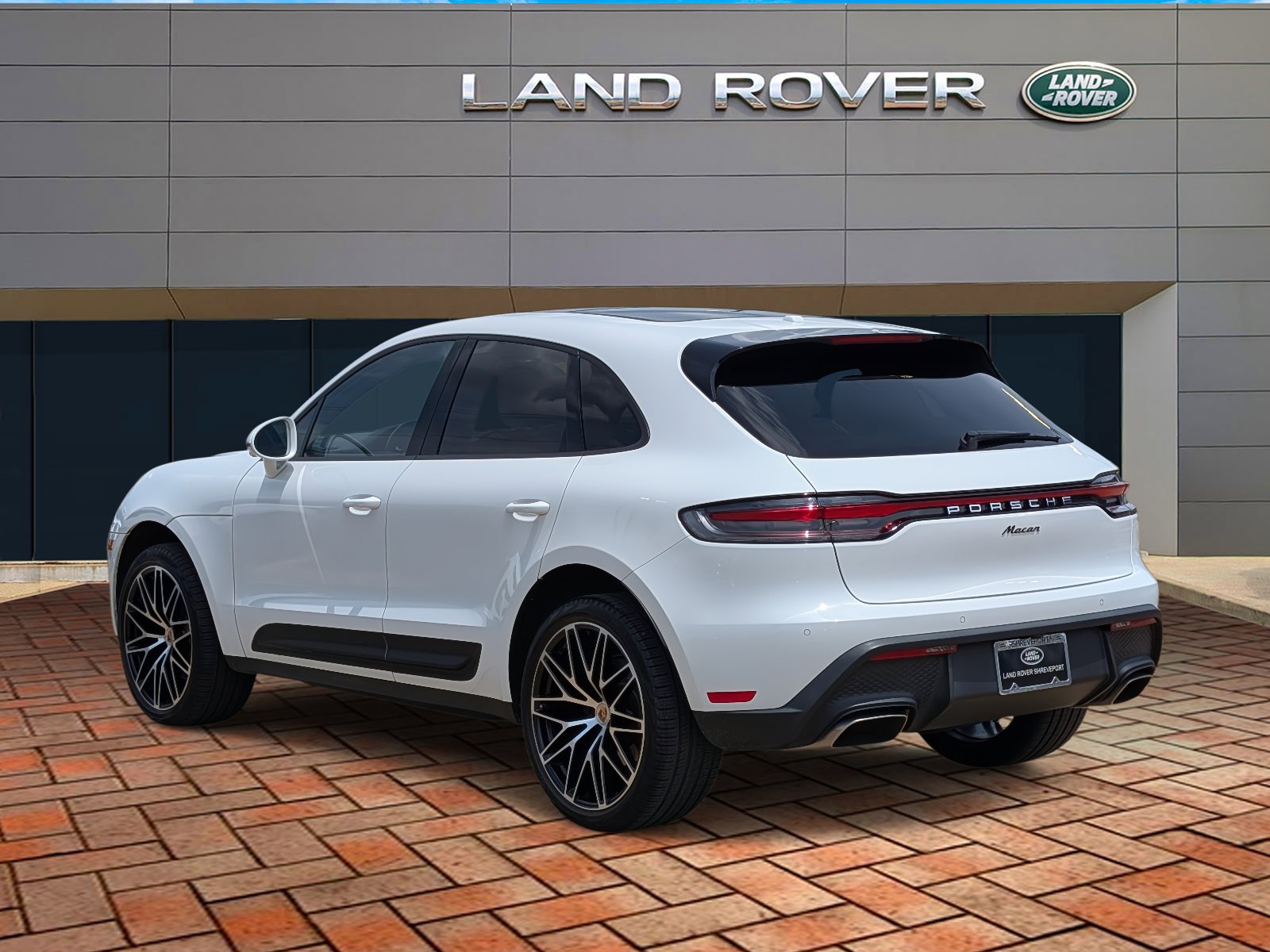 2023 Porsche Macan T photo 6