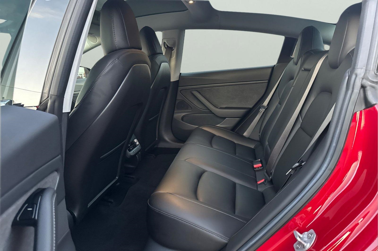 2018 Tesla Model 3 Long Range photo 4