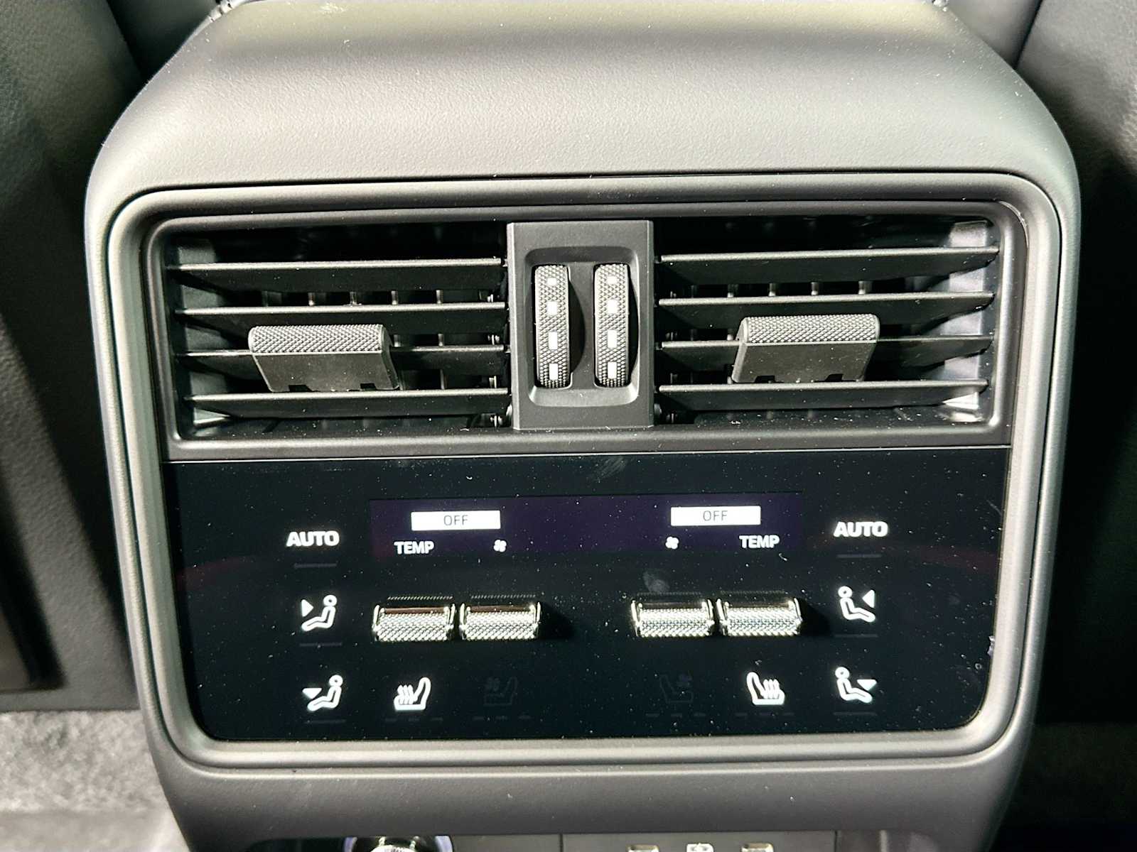 2025 Porsche Cayenne S photo 23
