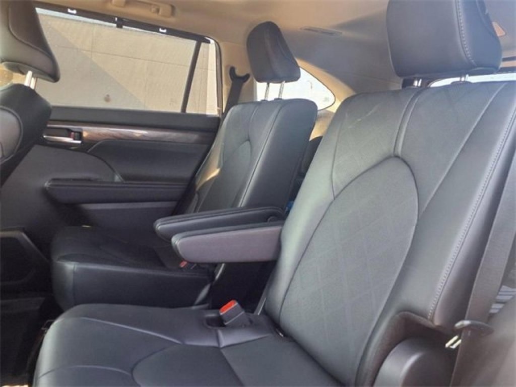 2024 Toyota Highlander Platinum photo 4