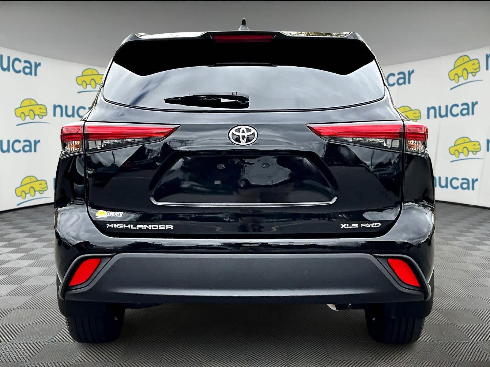 2022 Toyota Highlander XLE photo 2