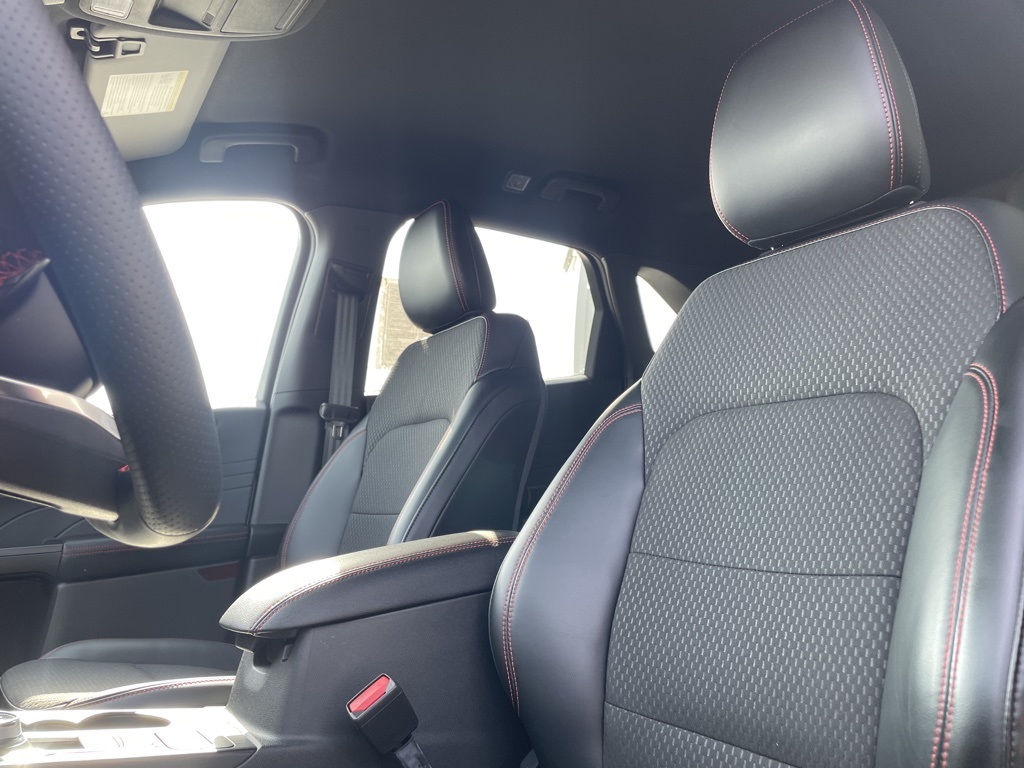 2024 Ford Escape Hybrid ST-Line photo 7