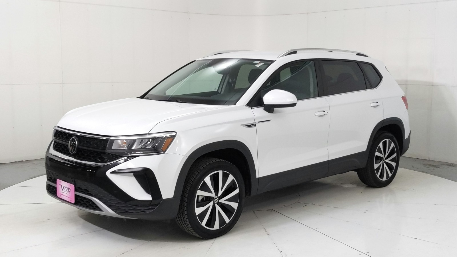 Used 2024  Volkswagen SE image 1