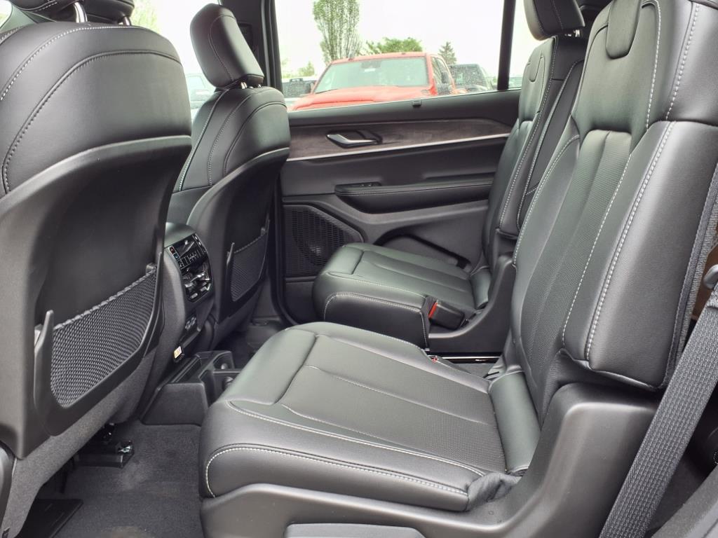 2025 Jeep Grand Cherokee Limited photo 22