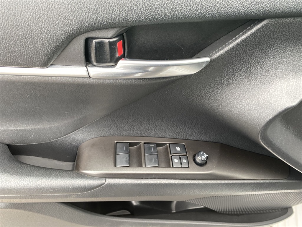 2023 Toyota Camry SE photo 13